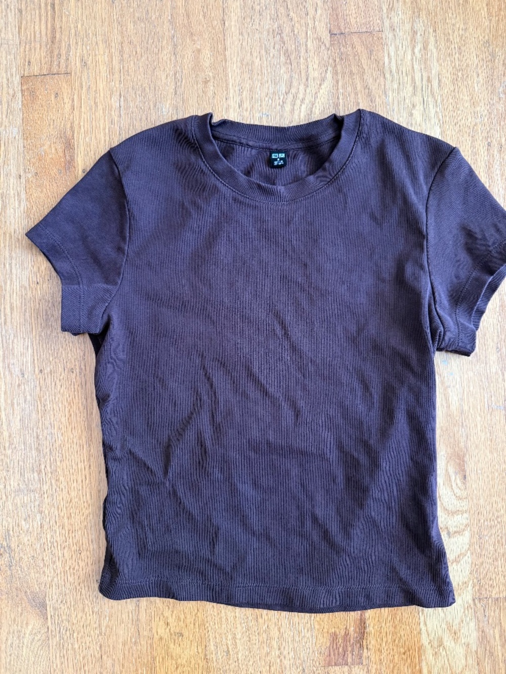 Uniqlo Mini T-Shirt Sz. Small Brown color